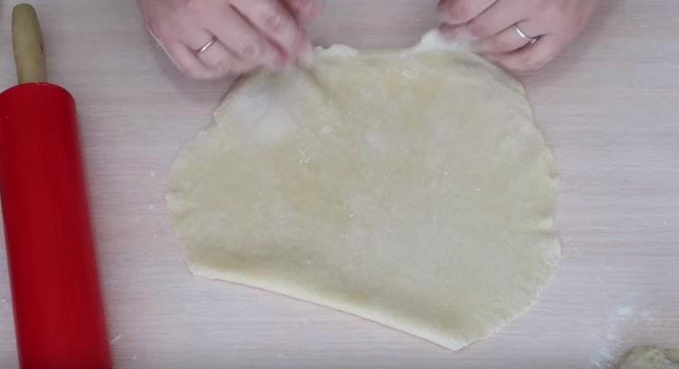 Těsto nakrájejte jemně.