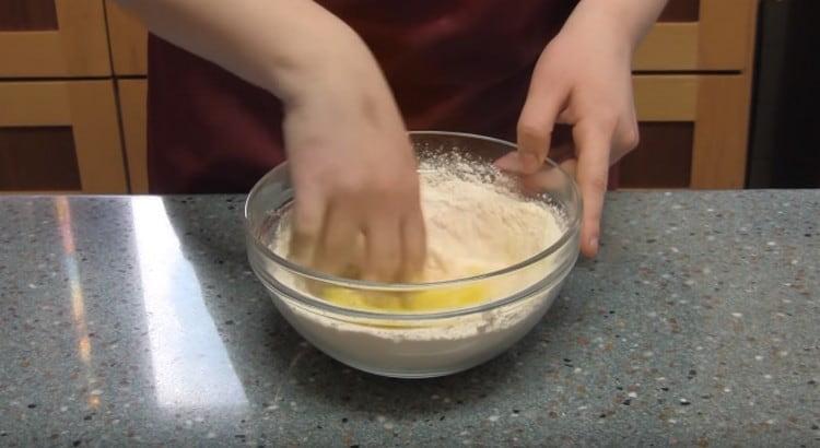 Mischen Sie die Komponenten.