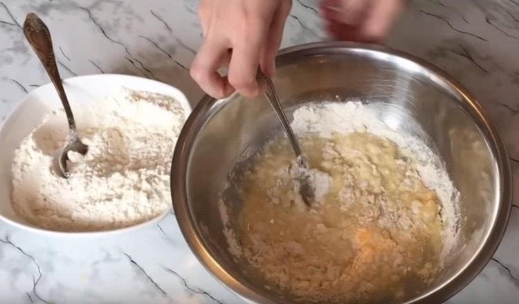 tillsätt sedan mjölet.