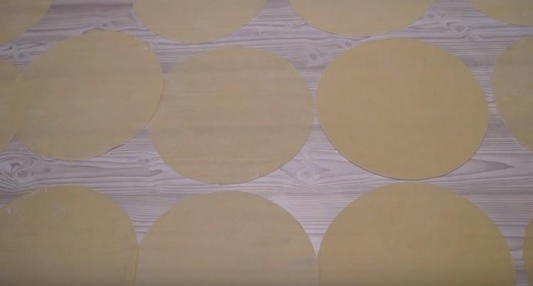 בצק זה לפיתות מאפשר לבשל עוגות אותנטיות גם בבית.