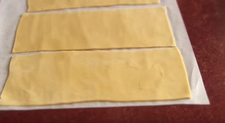 La pâte de lasagne devrait sécher.