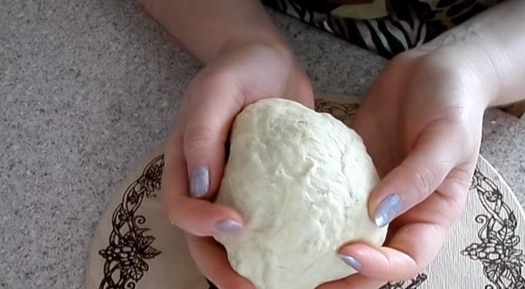 Comme vous pouvez le constater, la pâte à pizza à la cuisson sur l’eau cuit très vite.