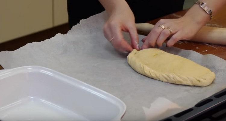 Nous déplaçons les produits formés sur une plaque à pâtisserie.