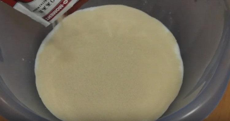 Pour yeast into warm milk.