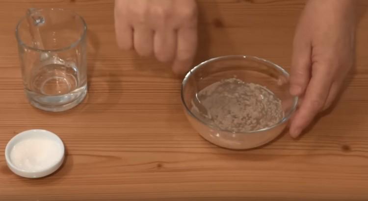 Разбъркайте маята с мая и я оставете да активира маята.