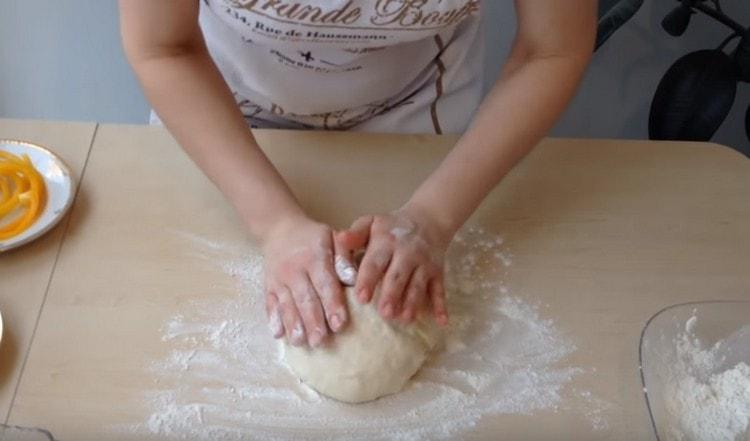 Formăm o com din test.