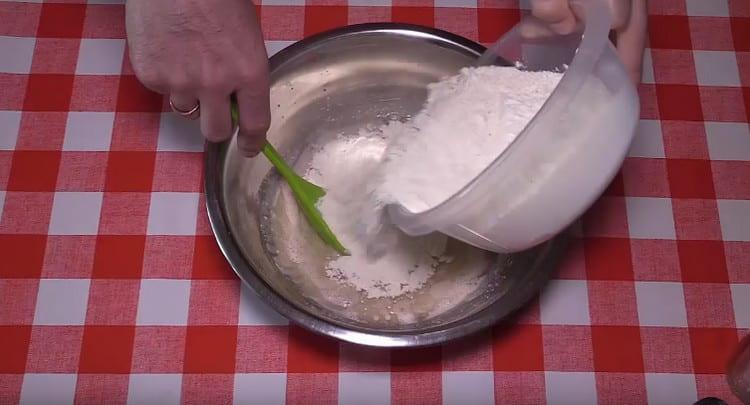 Сервирайте брашното на порции.