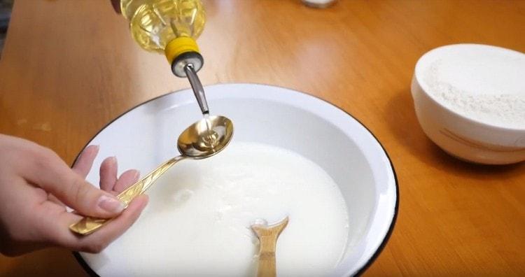 poté přidejte sůl a rostlinný olej.