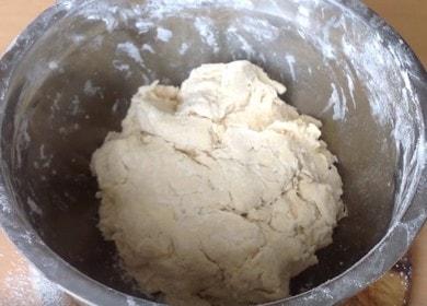 Preparamos uma massa de cerveja universal de acordo com uma receita passo a passo com uma foto.