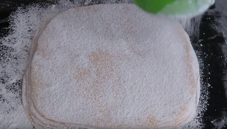 Avem o grămadă întreagă de foi de aluat.