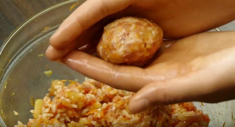 Kami membentuk bola bakar bulat.