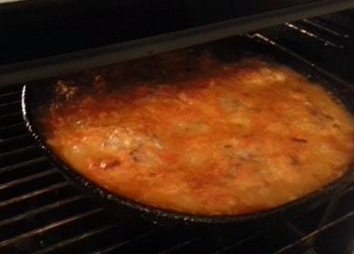 Cozinhar deliciosas almôndegas no forno com molho: uma receita com fotos e vídeos passo a passo.