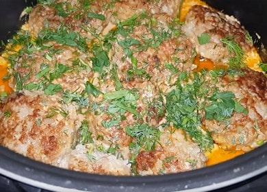 Gătim chiftelute fragede într-un aragaz lent, cu pâine, conform unei rețete pas cu pas cu o fotografie.