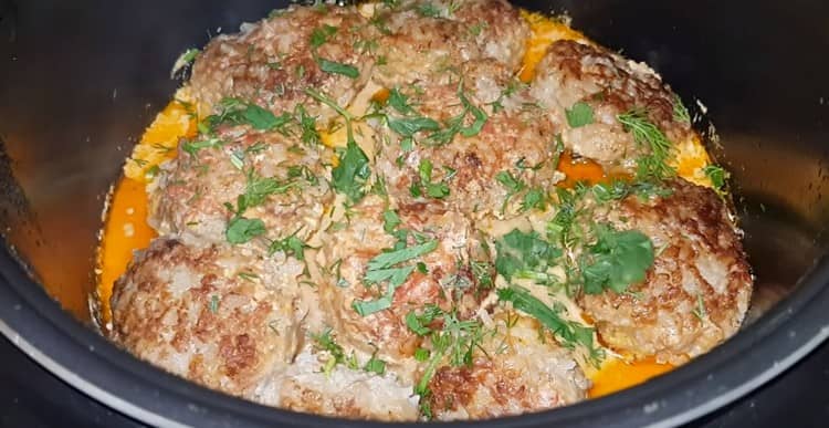 La final, chiftele gata preparate pot fi presărate cu ierburi.