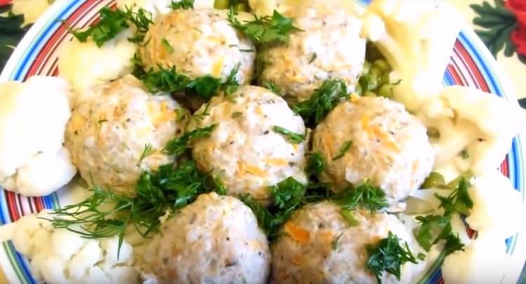 Ångade köttbullar är ovanligt ömma.