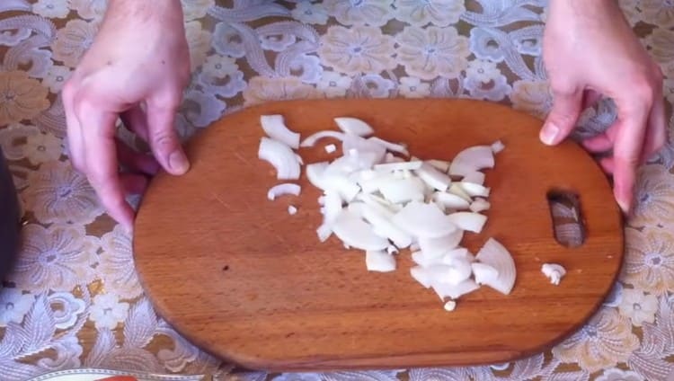 Moler las cebollas de nuevo.