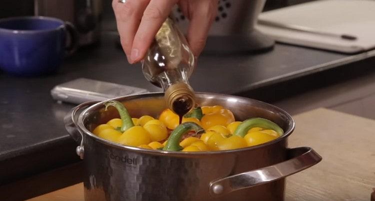 Agregue salsa de soya también.