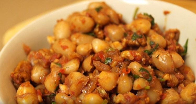 Deci, delicios, puteți găti fasole într-un aragaz lent, pe baza acestei rețete.