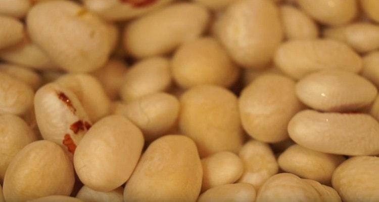 Este indicat să înmuiați în prealabil fasolea.