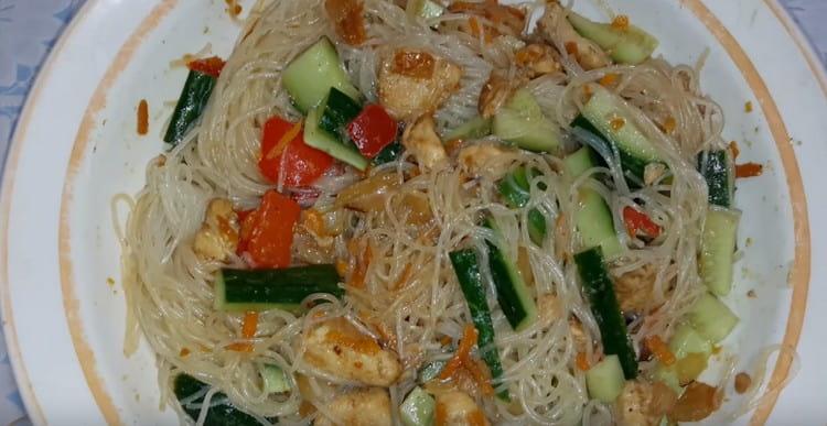 El apetitoso pollo funchose está listo.