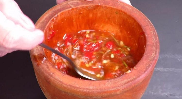 Mezcle el aderezo hasta que quede suave.