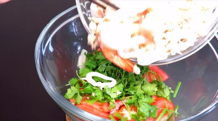 Combinamos verduras con funchose y mariscos.