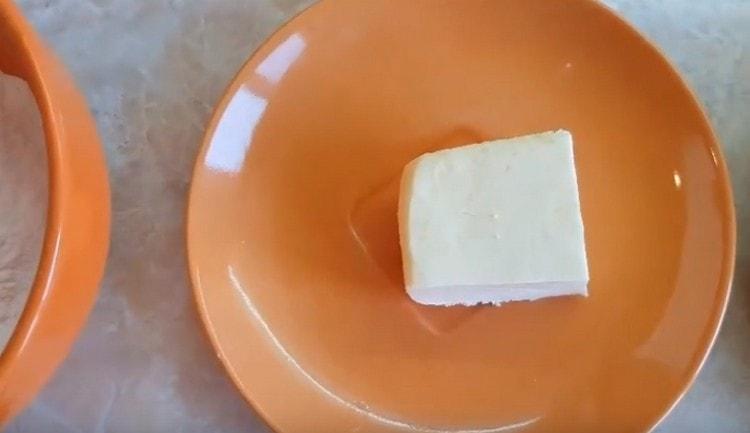 L'huile doit être retirée du réfrigérateur à l'avance.