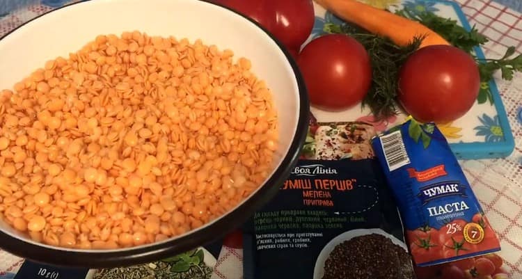 Spălați lintea și înmuiați-o în avans.