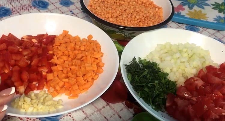 toaca fin toate legumele necesare.