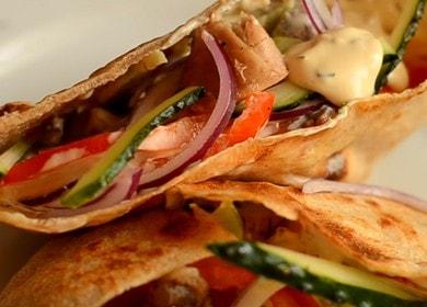 Shawarma original en pita: nous cuisinons selon la recette avec des photos et des vidéos.
