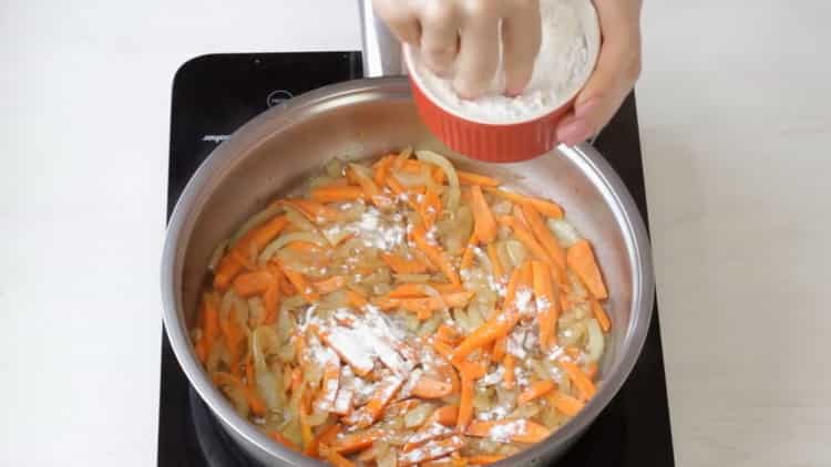 Fügen Sie Mehl hinzu, um die Grundlagen zu bilden