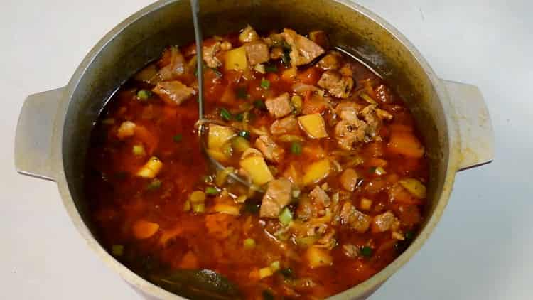 Смесете съставките, за да направите основите