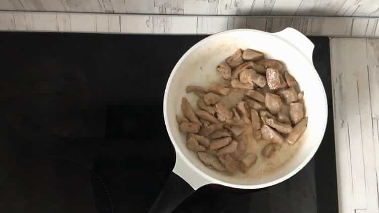 Carnea prăjiți pentru a găti bazele de porc