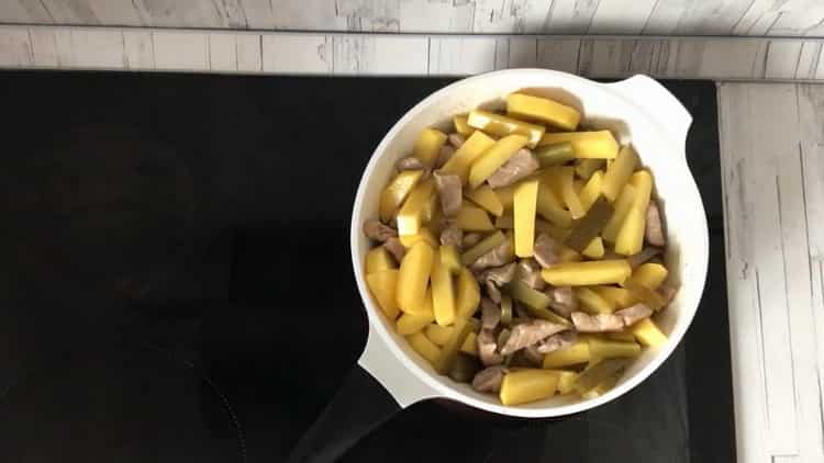 Adăugați castraveți pentru a face bazele de porc