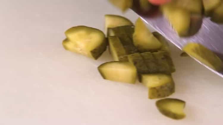 Pentru a pregăti elementele de bază ale tătarilor, pregătiți ingredientele