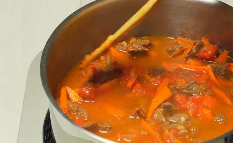 Adăugați bulionul pentru a face elementele de bază