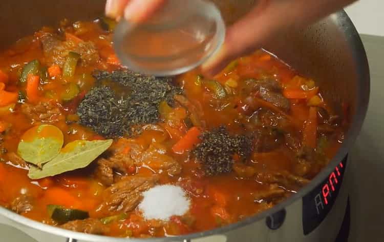 Pentru a pregăti elementele de bază, pregătiți condimentele