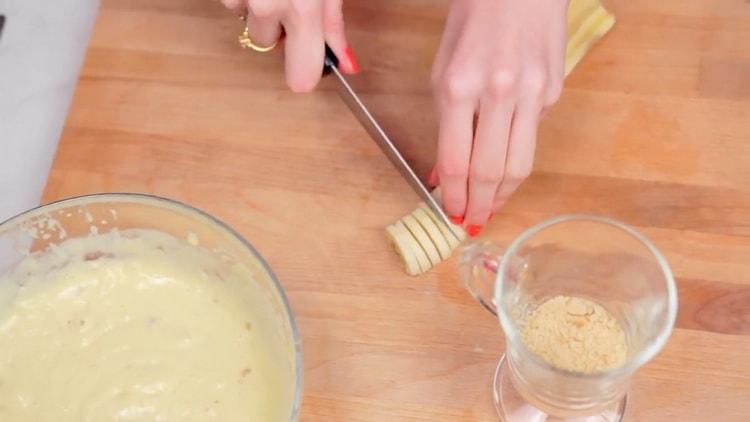 Para hacer un budín, corte un plátano