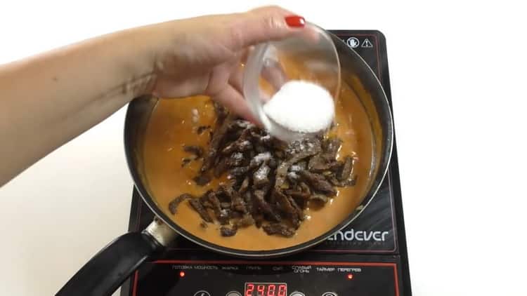 Combinați Stroganoff de vită