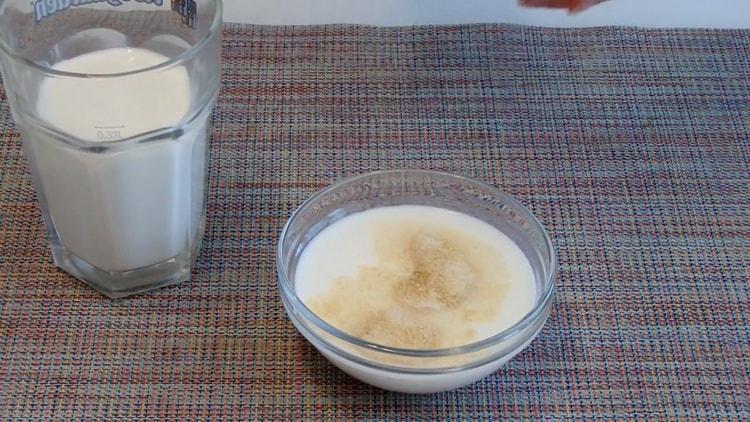 Înmuiați gelatina pentru a face alb