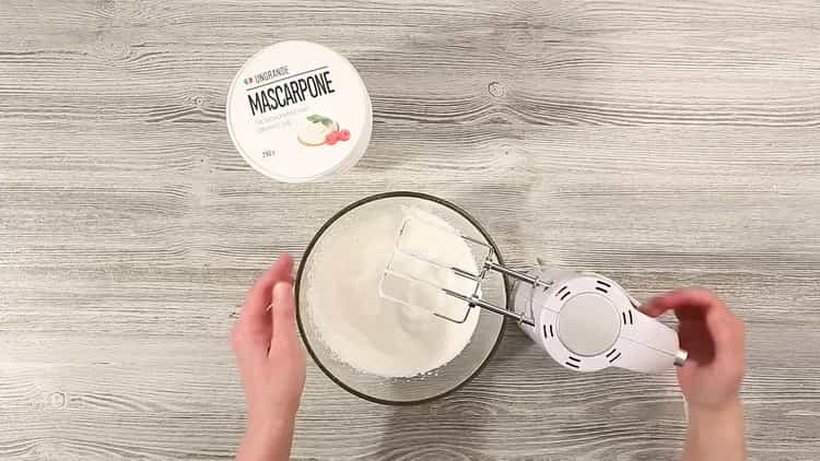 Pentru a face o prăjitură, faceți o cremă