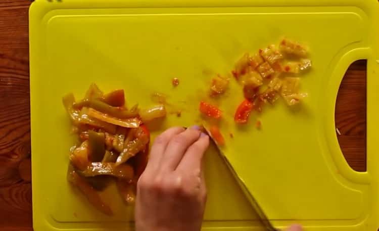 За готвене борш, накълцайте черен пипер