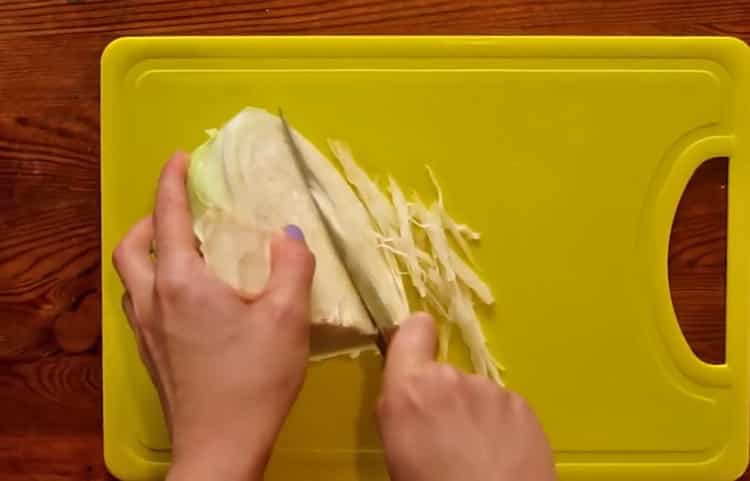 За готвене борш се нарязва зеле