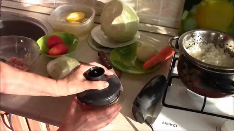 Pregătiți ingredientele pentru gătit.