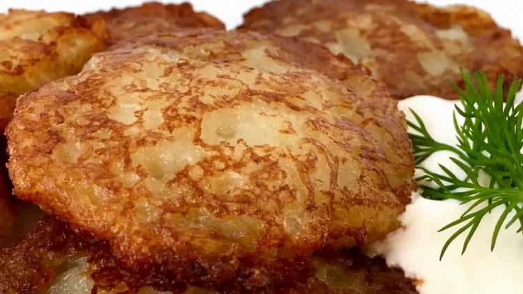 Draniki fără făină conform unei rețete pas cu pas cu fotografie