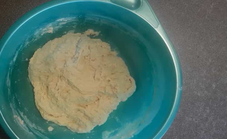 Ihanda ang mga sangkap para sa kuwarta.