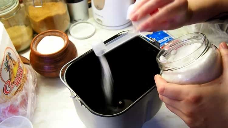 Fügen Sie Salz hinzu, um den Teig vorzubereiten