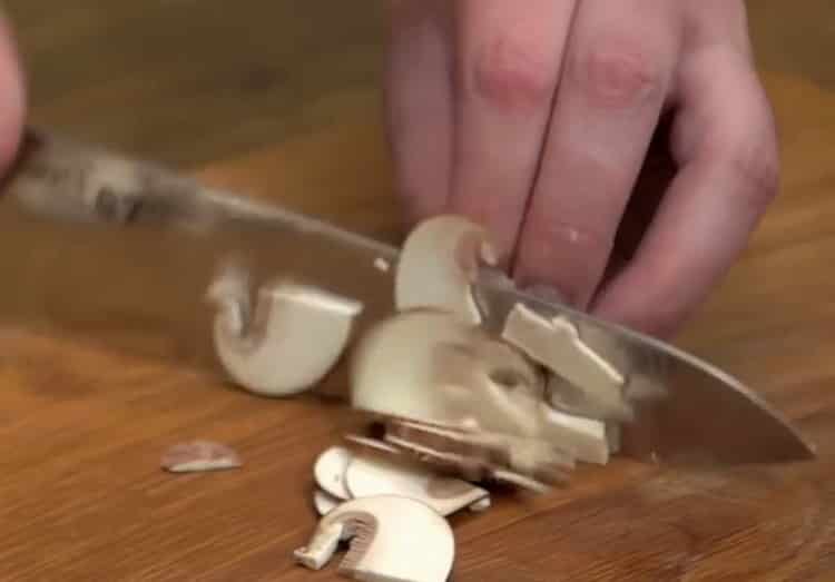 Prepareu els ingredients per fer la juliana