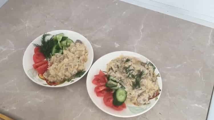 Julienne sa isang pan ayon sa isang sunud-sunod na recipe na may isang larawan