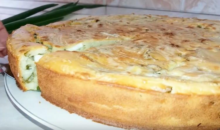 Dintr-un astfel de aluat gelifiat pe kefir, puteți face o plăcintă cu orice umplutură.